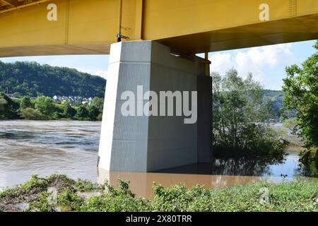 Hochwasser unter einer Brücke im Moseltal, Mai 2024 Stockfoto