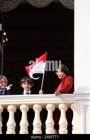 Monaco, Monaco - 11.19.2022 : die fürstliche Familie Grimaldi einschließlich Prinzessin Stephanie begrüßt die Bewohner des Fürstentums aus dem Fenster des Fürstentums Stockfoto