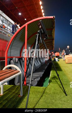 Larnaka, Zypern, 21. Mai 2024. Das Englands Dugout wartet auf den Trainer und tritt vor dem Auftakt der Gruppe D gegen Frankreich bei den Europameisterschaften in Zypern ein. Quelle: TeeGeePix/Alamy Live News Stockfoto