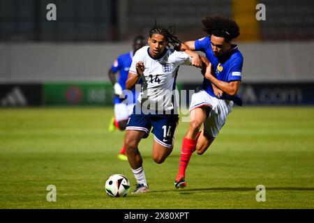 Larnaka, Zypern, 21. Mai 2024. Die englische U17-Nummer 14 Baylee Dipepa im Einsatz beim Auftakt der Gruppe D gegen Frankreich bei den Europameisterschaften in Zypern. Quelle: TeeGeePix/Alamy Live News Stockfoto