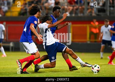 Larnaka, Zypern, 21. Mai 2024. Mit der Nummer 14 der englischen U17, Baylee Dipepa, gelang es den Lions, 2-0 im Auftakt der Gruppe D gegen Frankreich bei den Europameisterschaften auf Zypern zu spielen. Quelle: TeeGeePix/Alamy Live News Stockfoto