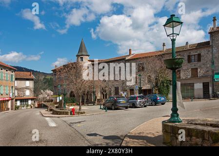 Blick auf La Place Hôtel de ville, Desaignes, Ardêche, Frankreich Stockfoto