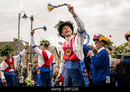 Morris-Tänzer treten auf dem Masham Market Place auf der jährlichen Schafmesse in Großbritannien auf Stockfoto