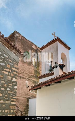 Mittelalterlicher Turm, Glockenturm an der Kirche, Kloster St. Nikolaus Galataki (Kloster Galataki), weibliche Abtei im Mount Kantili Massiv, Insel Evia Griechenland Stockfoto