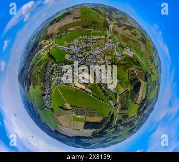 AUFZEICHNUNGSDATUM NICHT ANGEGEBEN Luftbild, Wohngebiet Ortsansicht Ortsteil Oberkirchen umgeben von Wiesen und Feldern, Erdkugel, Fisheye Aufnahme, Fischaugen Aufnahme, 360 Grad Aufnahme, winzige Welt, kleiner Planet, Fischaugenbild, Oberkirchen, Schmallenberg, Sauerland, Nordrhein-Westfalen, Deutschland ACHTUNGxMINDESTHONORARx60xEURO *** Luftaufnahme, Wohngebiet, Blick Oberkirchen umgeben von Wiesen und Feldern, Erdkugel, Fischaugenbild, 360 Grad-Bild, winzige Welt, kleiner Planet, Fischaugenbild, Oberkirchen, Schmallenberg, Sauerland, Nordrhein-Westfalen, Deutschland ACHTUNGxMINDESTHONORARx60xEURO Stockfoto