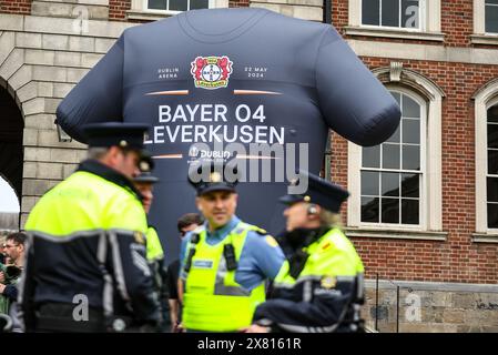 Dublin, Irland. Mai 2024. Fußball: Europa League Finale, Atalanta Bergamo - Bayer Leverkusen. Polizeibeamte sichern das Fanfestival auf Dublin Castle. Quelle: Jan Woitas/dpa/Alamy Live News Stockfoto