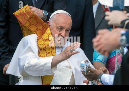 Vatikan, Vatikan. Mai 2024. Italien, Rom, Vatikan, 22.5.2024.Papst Franziskus während seiner wöchentlichen Generalaudienz auf dem Petersplatz, Vatikanstadt. Foto von ALESSIA GIULIANI/Catholic Press Photo Credit: Independent Photo Agency/Alamy Live News Stockfoto