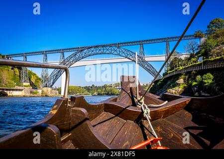 Brücken Dona Maria Pia und Ponte de São João vom Ausflugsboot, Fluss Douro, Porto, Portugal Stockfoto