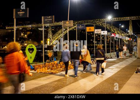 Am frühen Abend Av. De Diogo leite, Vila Nova de Gaia, Portugal Stockfoto