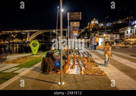 Am frühen Abend Av. De Diogo leite, Vila Nova de Gaia, Portugal Stockfoto