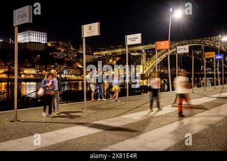 Am frühen Abend Av. De Diogo leite, Vila Nova de Gaia, Portugal Stockfoto