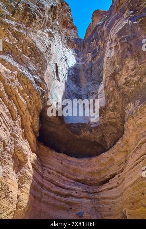 Blick auf den Dry Fall vom Lower Burro Mesa Pouroff im Big Bend National Park, Texas. Stockfoto