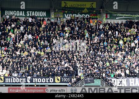 DIE HAAG - ADO den Haag-Fans vor dem Play-offs-Spiel zwischen ADO den Haag und Excelsior Rotterdam im Bingoal-Stadion am 22. Mai 2024 in Amsterdam, Niederlande. ANP GERRIT VAN KÖLN Stockfoto