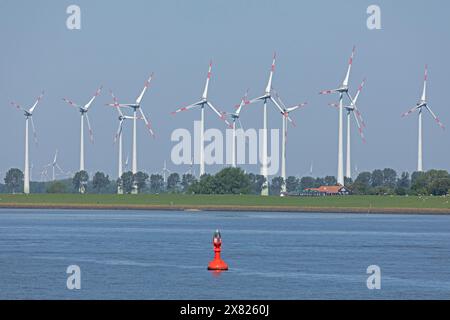 Windpark bei Brunsbüttel, Haus, Boje, Elbe, Schleswig-Holstein, Deutschland Stockfoto