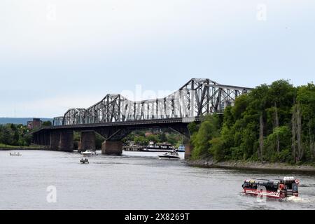 Die Royal Alexandra Interprovincial Bridge über den Ottawa River, Ottawa, Ontario, Kanada Stockfoto