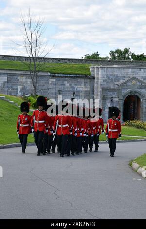 Wachablösung durch das königliche 22e-Regiment in der Citadelle, Quebec City, Quebec, Kanada. Stockfoto