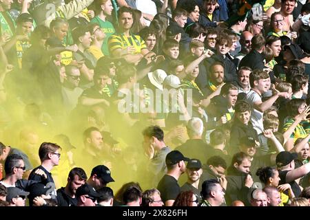 DIE HAAG - ADO den Haag-Fans vor dem Play-offs-Spiel zwischen ADO den Haag und Excelsior Rotterdam im Bingoal-Stadion am 22. Mai 2024 in Amsterdam, Niederlande. ANP GERRIT VAN KÖLN Stockfoto