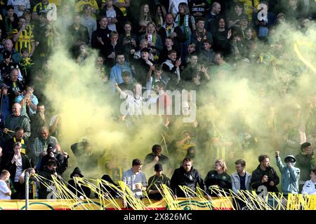 DIE HAAG - ADO den Haag-Fans vor dem Play-offs-Spiel zwischen ADO den Haag und Excelsior Rotterdam im Bingoal-Stadion am 22. Mai 2024 in Amsterdam, Niederlande. ANP GERRIT VAN KÖLN Stockfoto