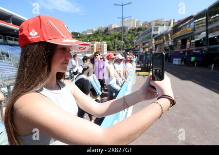 Monaco, Frankreich. Mai 2024. © PHOTOPQR/NICE MATIN/Jean Francois Ottonello ; Monaco ; 22/05/2024 ; Ambiance dans la pitlane avant le Debut du Grand Prix de Monaco - Credit: MAXPPP/Alamy Live News Stockfoto