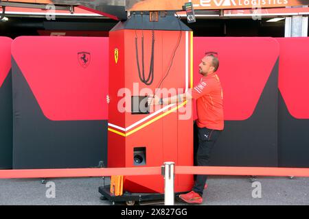 Monaco, Frankreich. Mai 2024. © PHOTOPQR/NICE MATIN/Jean Francois Ottonello ; Monaco ; 22/05/2024 ; Ambiance dans la pitlane avant le Debut du Grand Prix de Monaco - Credit: MAXPPP/Alamy Live News Stockfoto