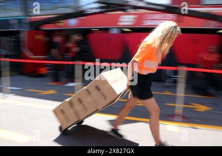 Monaco, Frankreich. Mai 2024. © PHOTOPQR/NICE MATIN/Jean Francois Ottonello ; Monaco ; 22/05/2024 ; Ambiance dans la pitlane avant le Debut du Grand Prix de Monaco - Credit: MAXPPP/Alamy Live News Stockfoto