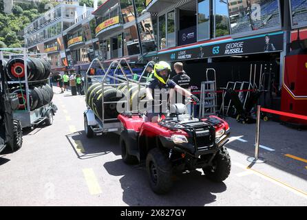 Monaco, Frankreich. Mai 2024. © PHOTOPQR/NICE MATIN/Jean Francois Ottonello ; Monaco ; 22/05/2024 ; Ambiance dans la pitlane avant le Debut du Grand Prix de Monaco - Credit: MAXPPP/Alamy Live News Stockfoto