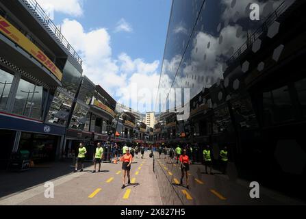 Monaco, Frankreich. Mai 2024. © PHOTOPQR/NICE MATIN/Jean Francois Ottonello ; Monaco ; 22/05/2024 ; Ambiance dans la pitlane avant le Debut du Grand Prix de Monaco - Credit: MAXPPP/Alamy Live News Stockfoto