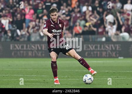 Toma Basic von US Salernitana im Spiel der Serie A TIM zwischen US Salernitana und Hellas Verona im Stadio Arechi, Salerno, Italien am 2. Mai Stockfoto