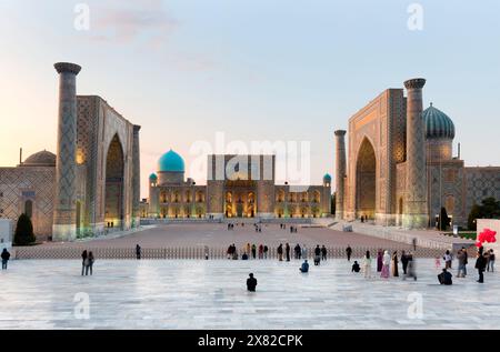 Registan, einen alten öffentlichen Platz im Herzen der antiken Stadt Samarkand, Usbekistan. Stockfoto