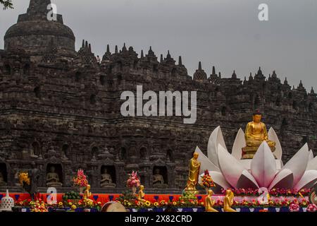 Magelang, Zentral-Java, Indonesien. Mai 2024. Eine Buddha-Statue wird am Borobudur-Tempel vor der Tri Suci Vesak-Feier gesehen. (Kreditbild: © Angga Budhiyanto/ZUMA Press Wire) NUR REDAKTIONELLE VERWENDUNG! Nicht für kommerzielle ZWECKE! Stockfoto