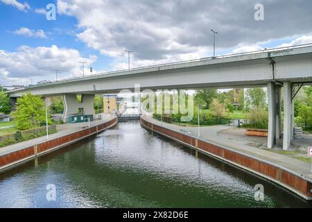 Rudolf-Wissell-Brücke, A100, Spree, Schleuse, Charlottenburg, Berlin, Deutschland *** Rudolf-Wissell-Brücke, A100, Spree, Schloss Charlottenburg, Berlin, Deutschland Stockfoto