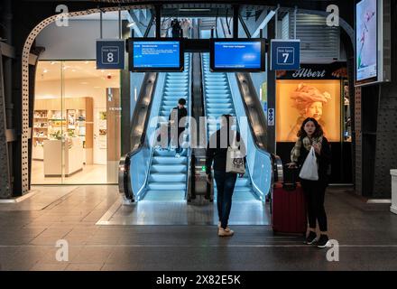 Anderlecht, Hauptquartier Brüssel, Belgien - 18. Mai 2024 - Ankunfts- und Abflugterminals des Brüsseler Südbahnhofs Stockfoto