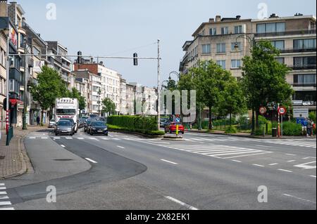 Ganshoren, Region Brüssel-Hauptstadt, Belgien, 18. Mai 2024 - Stau am Boulevard Charles Quint, einer belebten Straße und Kreuzung Stockfoto