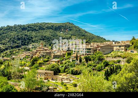 Kurzer Zwischenstopp in der schönen kleinen Stadt Valldemossa im Nordwesten der Insel Serra de Tramuntana Region - Mallorca - Spanien Stockfoto