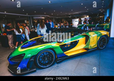 © SPORTPIXPRESS/MAXPPP, Monaco. Mai 2024. MAGAZINPRÄSENTATION MCLAREN SENNA VON OKX - MCLAREN GP MONACO McLaren Store Präsentation der McLaren Senna mit auf Ayrton Senna Porträt Credit: MAXPPP/Alamy Live News Stockfoto