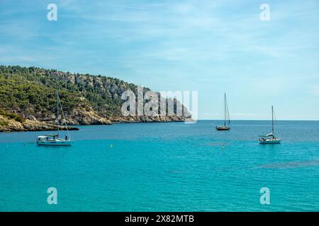 Kleine aber schöne Wanderung auf dem Küstenweg Pass D'en Grau in der Küstenstadt Sant Elm im Süden der Baleareninsel Mallorca - Spanien Stockfoto