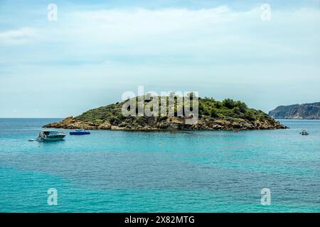 Kleine aber schöne Wanderung auf dem Küstenweg Pass D'en Grau in der Küstenstadt Sant Elm im Süden der Baleareninsel Mallorca - Spanien Stockfoto