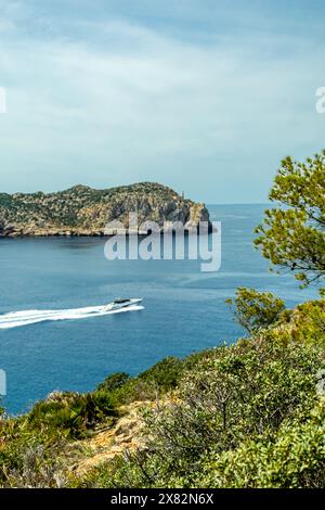 Kleine aber schöne Wanderung auf dem Küstenweg Pass D'en Grau in der Küstenstadt Sant Elm im Süden der Baleareninsel Mallorca - Spanien Stockfoto