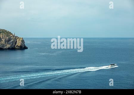 Kleine aber schöne Wanderung auf dem Küstenweg Pass D'en Grau in der Küstenstadt Sant Elm im Süden der Baleareninsel Mallorca - Spanien Stockfoto