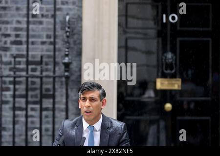 London, Großbritannien. Mai 2024. Der britische Premierminister Rishi Sunak spricht am 22. Mai 2024 vor der Downing Street 10 in London. Sunak kündigte am Mittwoch an, dass das Land am 4. Juli eine Parlamentswahl abhalten werde. Quelle: Xinhua/Alamy Live News Stockfoto