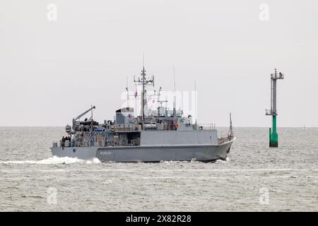 Das ukrainische Minenschiff Tscherkasy (M311). Die Sandown-Klasse SRMH ist die ehemalige HMS Shoreham. Stockfoto