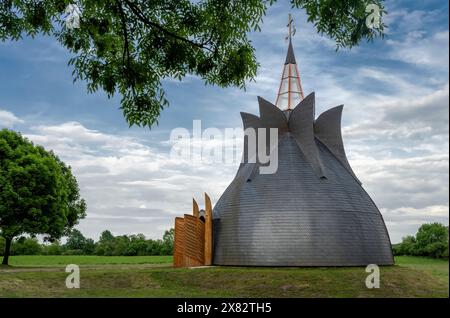 Millennial Memorial Building entworfen von Imre Makovecz, Zalavar, Ungarn Stockfoto