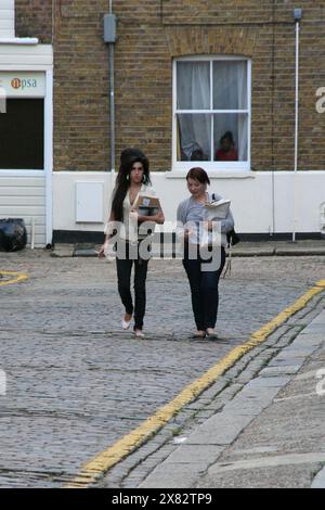 Amy Winehouse, gefolgt von Paparazzi. Camden, London UK 2007 Stockfoto