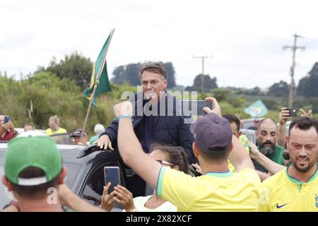 22. Mai 2024, Passo Fundo, Rio Grande do Sul, Brasilien: PASSO FUNDO (RS), 05/2024 – POLITICA/BOLSONARO/EXPODIRETO – der ehemalige Präsident Jair Bolsonaro kommt am Dienstag (05) in der Stadt an und wird von Unterstützern empfangen. Anschließend ging es nach Bolsonaro nach NAO-ME-Toque/RS, um die Expodireto zu besuchen, die größte Messe für Agrarwirtschaft in Rio Grande do Sul. (Foto: Rafael Dalbosco/Thenews2/Zumapress) (Foto: © Rafael Dalbosco/TheNEWS2 via ZUMA Press Wire) NUR REDAKTIONELLE VERWENDUNG! Nicht für kommerzielle ZWECKE! Stockfoto