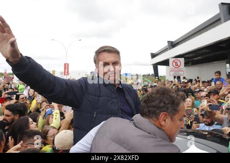 22. Mai 2024, Passo Fundo, Rio Grande do Sul, Brasilien: PASSO FUNDO (RS), 05/2024 – POLITICA/BOLSONARO/EXPODIRETO – der ehemalige Präsident Jair Bolsonaro kommt am Dienstag (05) in der Stadt an und wird von Unterstützern empfangen. Anschließend ging es nach Bolsonaro nach NAO-ME-Toque/RS, um die Expodireto zu besuchen, die größte Messe für Agrarwirtschaft in Rio Grande do Sul. (Foto: Rafael Dalbosco/Thenews2/Zumapress) (Foto: © Rafael Dalbosco/TheNEWS2 via ZUMA Press Wire) NUR REDAKTIONELLE VERWENDUNG! Nicht für kommerzielle ZWECKE! Stockfoto