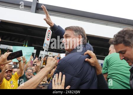 22. Mai 2024, Passo Fundo, Rio Grande do Sul, Brasilien: PASSO FUNDO (RS), 05/2024 – POLITICA/BOLSONARO/EXPODIRETO – der ehemalige Präsident Jair Bolsonaro kommt am Dienstag (05) in der Stadt an und wird von Unterstützern empfangen. Anschließend ging es nach Bolsonaro nach NAO-ME-Toque/RS, um die Expodireto zu besuchen, die größte Messe für Agrarwirtschaft in Rio Grande do Sul. (Foto: Rafael Dalbosco/Thenews2/Zumapress) (Foto: © Rafael Dalbosco/TheNEWS2 via ZUMA Press Wire) NUR REDAKTIONELLE VERWENDUNG! Nicht für kommerzielle ZWECKE! Stockfoto