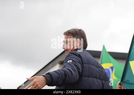 22. Mai 2024, Passo Fundo, Rio Grande do Sul, Brasilien: PASSO FUNDO (RS), 05/2024 – POLITICA/BOLSONARO/EXPODIRETO – der ehemalige Präsident Jair Bolsonaro kommt am Dienstag (05) in der Stadt an und wird von Unterstützern empfangen. Anschließend ging es nach Bolsonaro nach NAO-ME-Toque/RS, um die Expodireto zu besuchen, die größte Messe für Agrarwirtschaft in Rio Grande do Sul. (Foto: Rafael Dalbosco/Thenews2/Zumapress) (Foto: © Rafael Dalbosco/TheNEWS2 via ZUMA Press Wire) NUR REDAKTIONELLE VERWENDUNG! Nicht für kommerzielle ZWECKE! Stockfoto