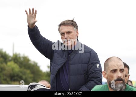 22. Mai 2024, Passo Fundo, Rio Grande do Sul, Brasilien: PASSO FUNDO (RS), 05/2024 – POLITICA/BOLSONARO/EXPODIRETO – der ehemalige Präsident Jair Bolsonaro kommt am Dienstag (05) in der Stadt an und wird von Unterstützern empfangen. Anschließend ging es nach Bolsonaro nach NAO-ME-Toque/RS, um die Expodireto zu besuchen, die größte Messe für Agrarwirtschaft in Rio Grande do Sul. (Foto: Rafael Dalbosco/Thenews2/Zumapress) (Foto: © Rafael Dalbosco/TheNEWS2 via ZUMA Press Wire) NUR REDAKTIONELLE VERWENDUNG! Nicht für kommerzielle ZWECKE! Stockfoto