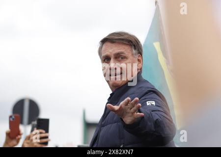 22. Mai 2024, Passo Fundo, Rio Grande do Sul, Brasilien: PASSO FUNDO (RS), 05/2024 – POLITICA/BOLSONARO/EXPODIRETO – der ehemalige Präsident Jair Bolsonaro kommt am Dienstag (05) in der Stadt an und wird von Unterstützern empfangen. Anschließend ging es nach Bolsonaro nach NAO-ME-Toque/RS, um die Expodireto zu besuchen, die größte Messe für Agrarwirtschaft in Rio Grande do Sul. (Foto: Rafael Dalbosco/Thenews2/Zumapress) (Foto: © Rafael Dalbosco/TheNEWS2 via ZUMA Press Wire) NUR REDAKTIONELLE VERWENDUNG! Nicht für kommerzielle ZWECKE! Stockfoto