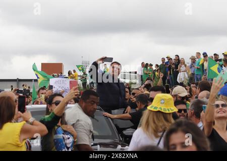 22. Mai 2024, Passo Fundo, Rio Grande do Sul, Brasilien: PASSO FUNDO (RS), 05/2024 – POLITICA/BOLSONARO/EXPODIRETO – der ehemalige Präsident Jair Bolsonaro kommt am Dienstag (05) in der Stadt an und wird von Unterstützern empfangen. Anschließend ging es nach Bolsonaro nach NAO-ME-Toque/RS, um die Expodireto zu besuchen, die größte Messe für Agrarwirtschaft in Rio Grande do Sul. (Foto: Rafael Dalbosco/Thenews2/Zumapress) (Foto: © Rafael Dalbosco/TheNEWS2 via ZUMA Press Wire) NUR REDAKTIONELLE VERWENDUNG! Nicht für kommerzielle ZWECKE! Stockfoto